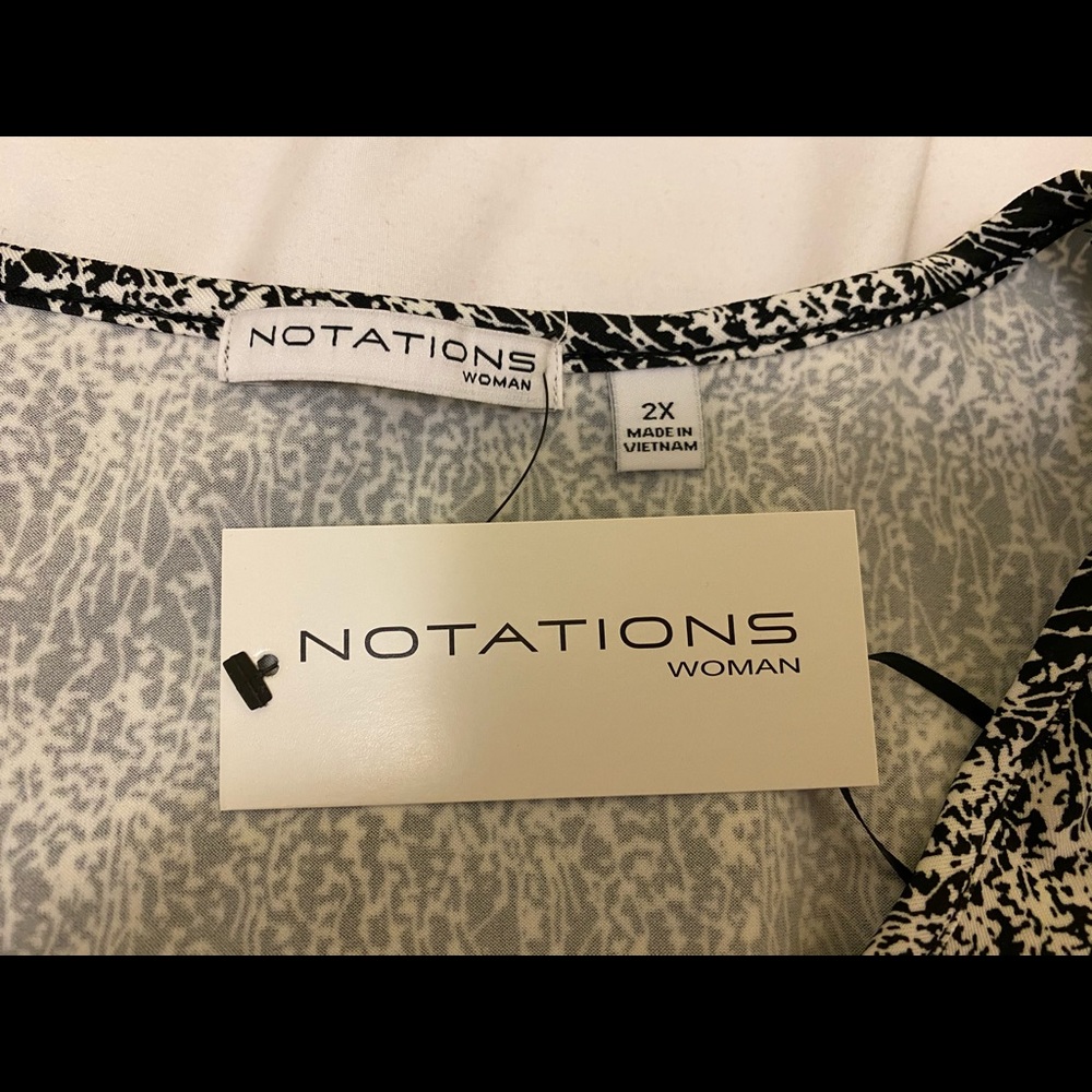 Woman short sleeve Blk and white blouse